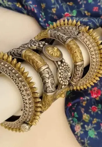 Sharvī: Set of 5 two-tone oxidised silver-plated kadas